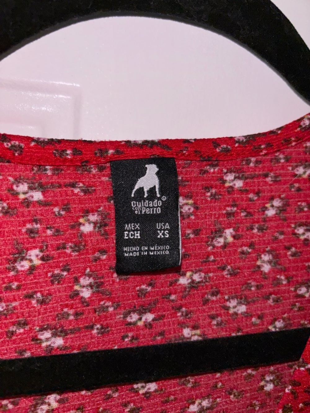 Cuidado con el Perro Red Floral Women's Blouse - XS